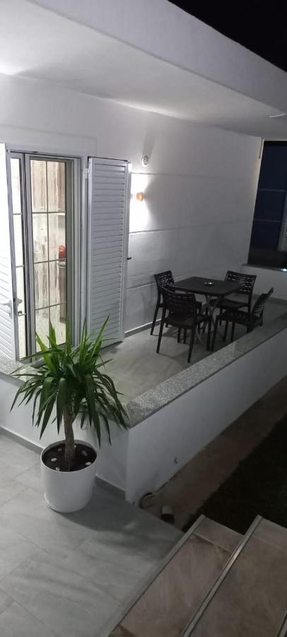 Arjan Dyli Guesthouse คซามิล ภายนอก รูปภาพ